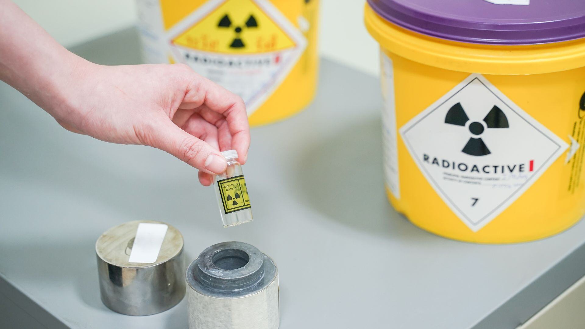 How Should You Handle Radioactive Materials? Irwin&rsquo;s Guide for 